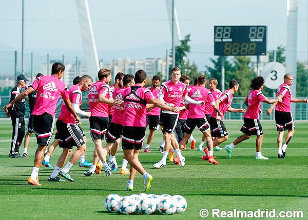 Real Madrid players go through the paces at a training session