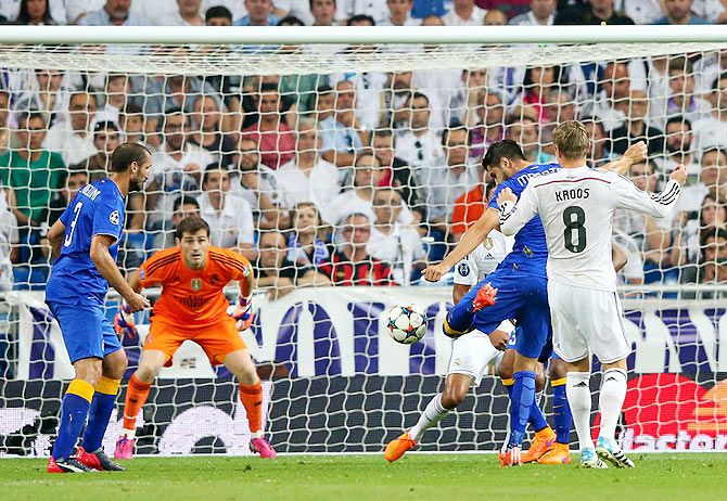 Alvaro Morata (2nd R) of Juventus scores a goal to level the scores at 1-1 during the UEFA Champions League Semi Final, second leg match