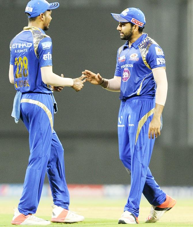 Rohit Sharma, captain of Mumbai Indians has a word with Hardik Pandya