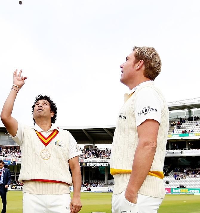 Sachin Tendulkar tosses the coin 