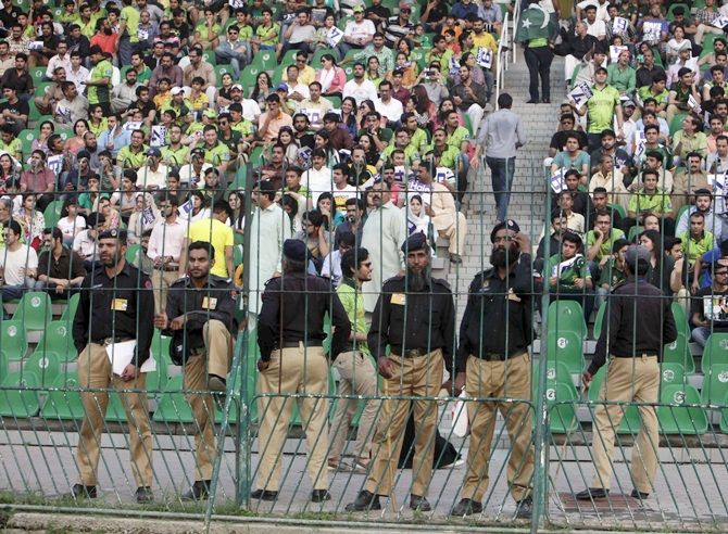 Pakistani policemen stand guard 