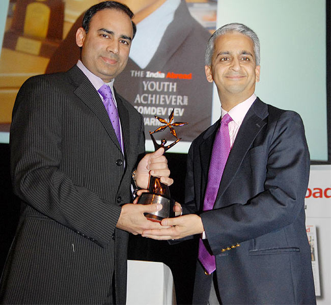 Sunil Gulati, President of the US Soccer Federation (right)