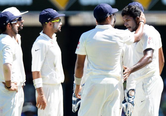 India's Varun Aaron (right) with teammates