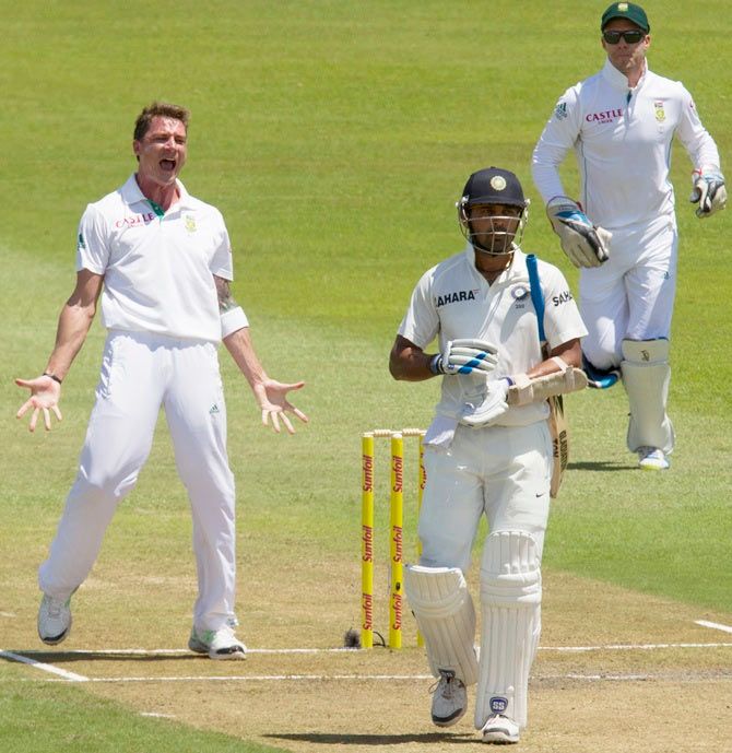 South Africa's Dale Steyn (front) and AB de Villiers (back) celebrate the wicket of India's Murali Vijay