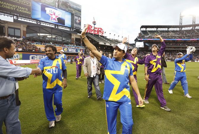 Muttiah Muralitharan, Sachin Tendulkar, Shane Warne and Wasim Akram acknowledge the crowd after the first Cricket All-Star T20 match in New York on Saturday