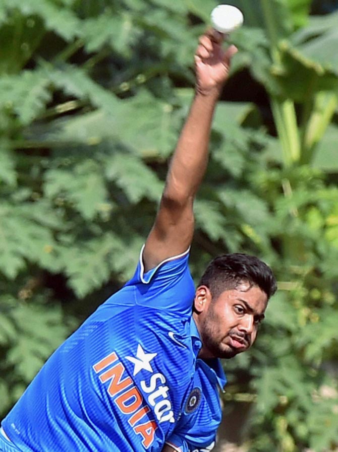 Fast and furious: India's young pacer Khan making waves ...