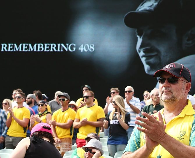 Spectators pay tribute to former cricketer Phillip Hughes 