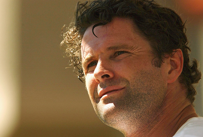 Former NZ captain Chris Cairns on life support