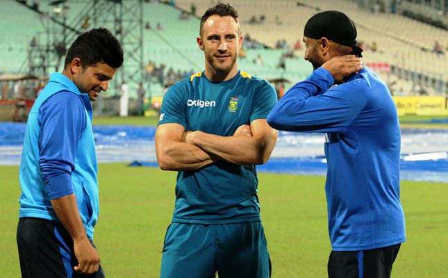 Faf du Plessis of South Africa chats with Indian duo of Suresh Raina and Harbhajan Singh 