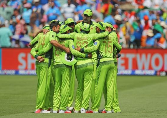 Pakistan form a huddle 