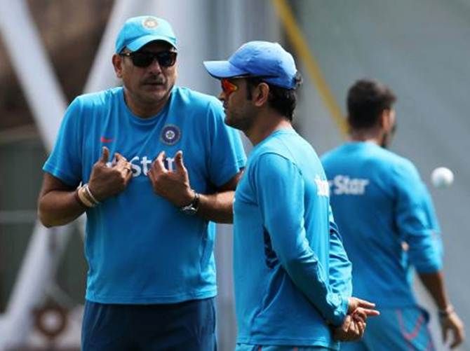 Ravi Shastri and Mahendra Singh Dhoni during the 2015 World Cup