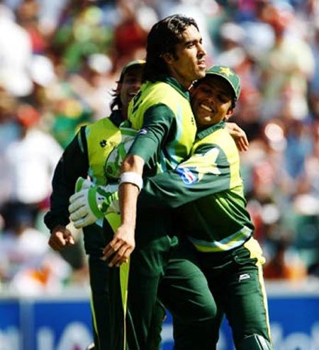 Pakistan's Umar Gul and Kamran Akmal celebrate the wicket of Yuvraj Singh