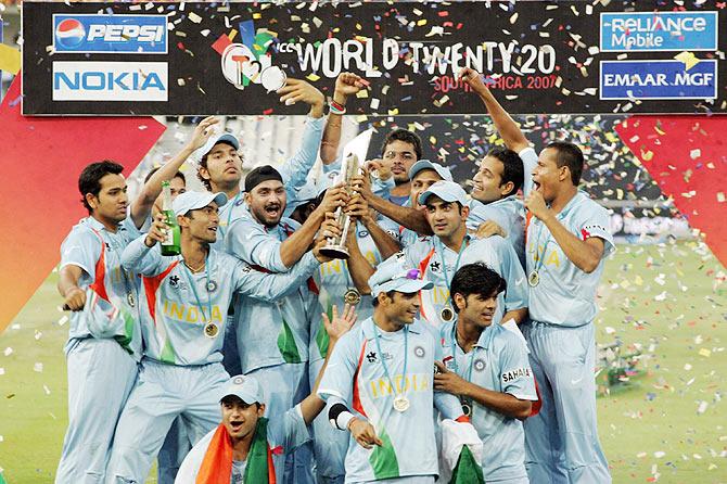 India's players celebrate with the trophy after winning the ICC Twenty20 World Cup 2007. 