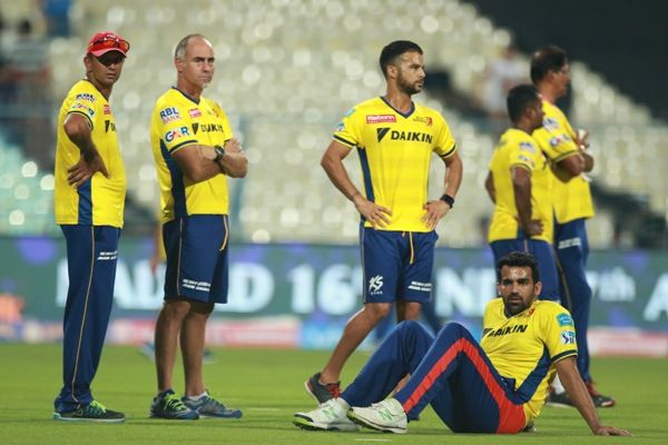 Mentor Rahul Dravid, coach Paddy Upton, JP Duminy and captain Zaheer Khan of the Delhi Daredevils during a warm-up session