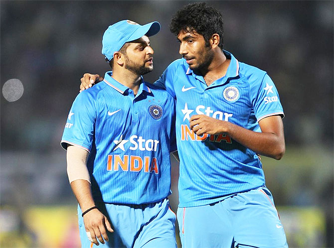 Suresh Raina and Jasprit Bumrah chat between overs