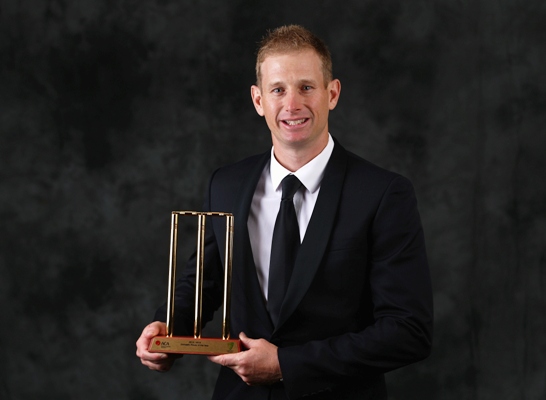 Adam Voges poses after winning the Domestic Player of th Year award 