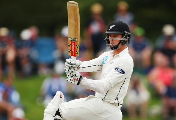 Matt Henry of New Zealand bats  