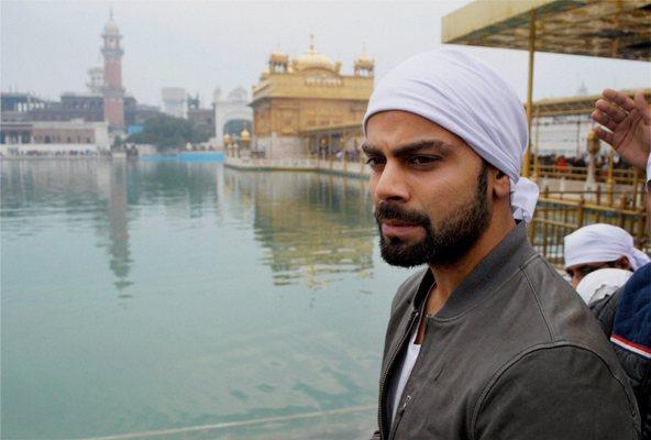 Virat Kohli paying obeisance at Golden Temple in Amritsar 