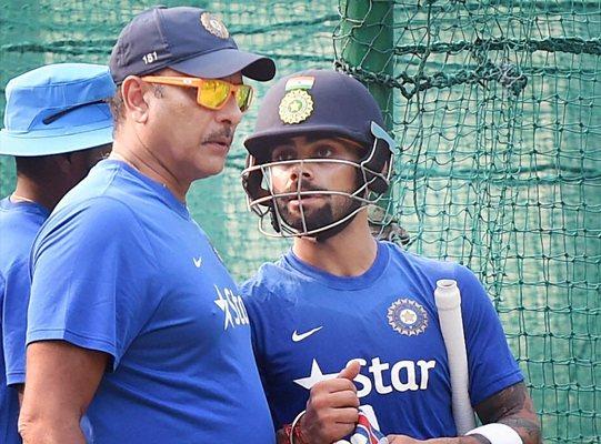  India team director Ravi Shastri with Virat Kohli during a practice session 