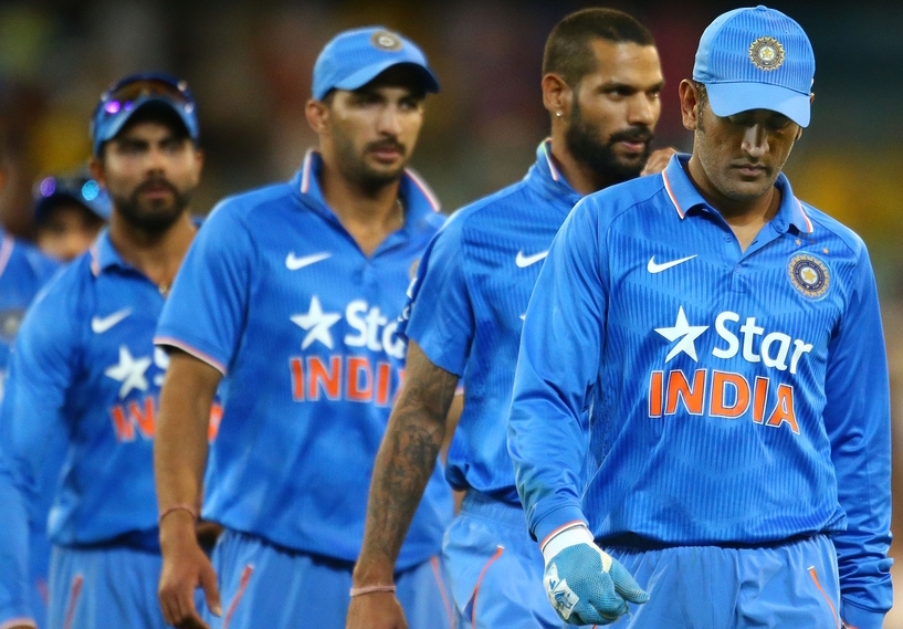 ms dhoni leading team