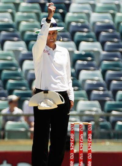 Umpire Billy Bowden