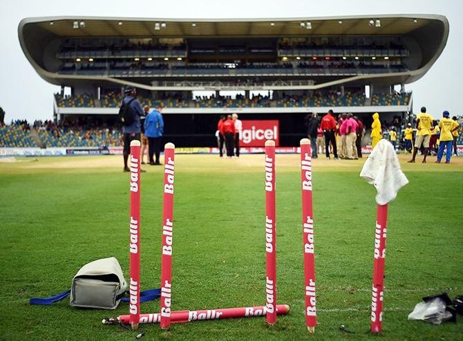 Rain ruins Aussies' tri-series clash