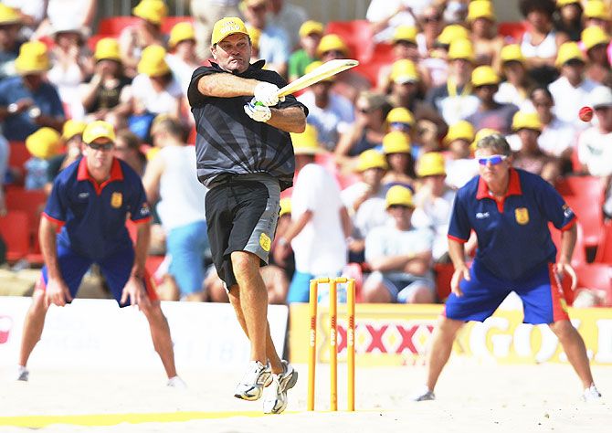 New Zealand's Martin Crowe plays a pull shot against England during the Beach Cricket Tri-Nations Series held at Maroubra Beach in Sydney, Australia, on January 12, 2008