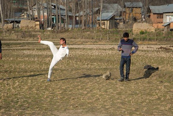 amir bowling armless