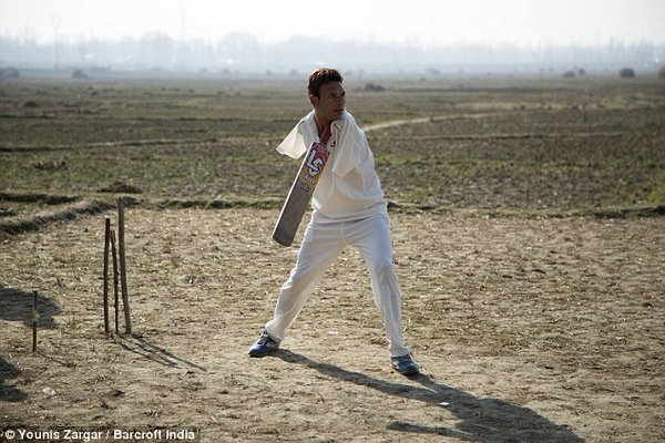 armless cricketer