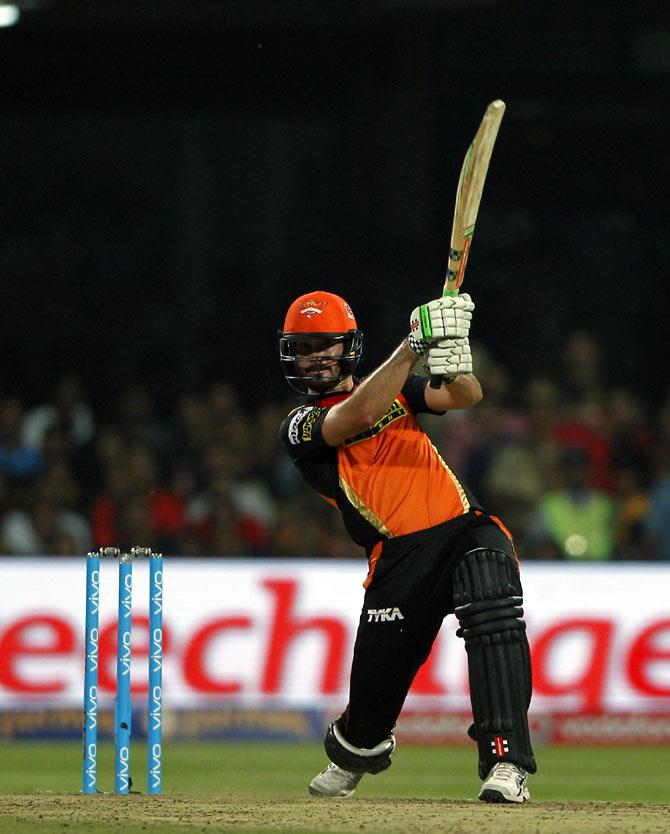 photos-sunrisers-hyderabad-outclass-rcb-to-win-ipl-9-rediff-cricket