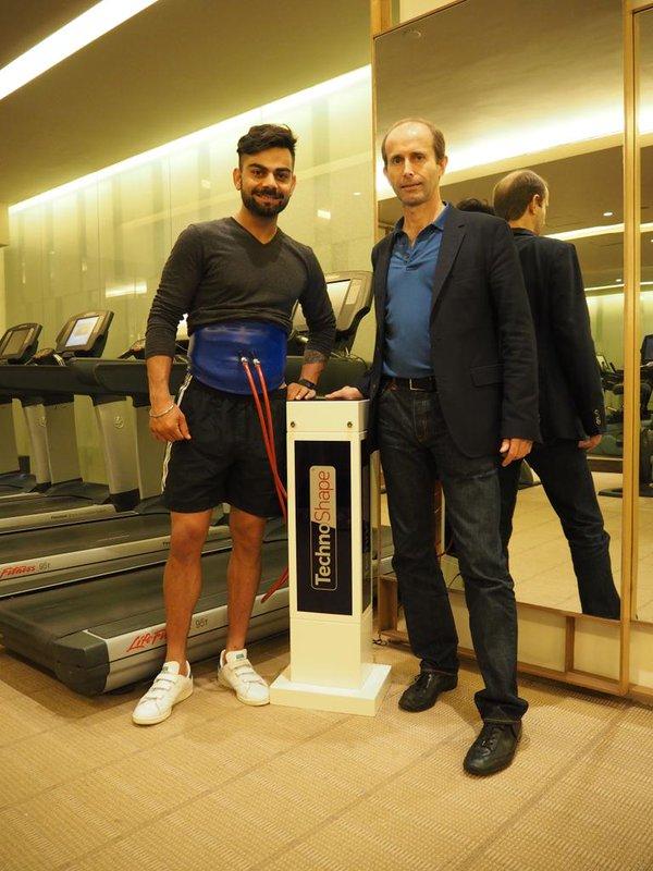 Virat Kohli with the Technosnapper, a gadget to burn fat.