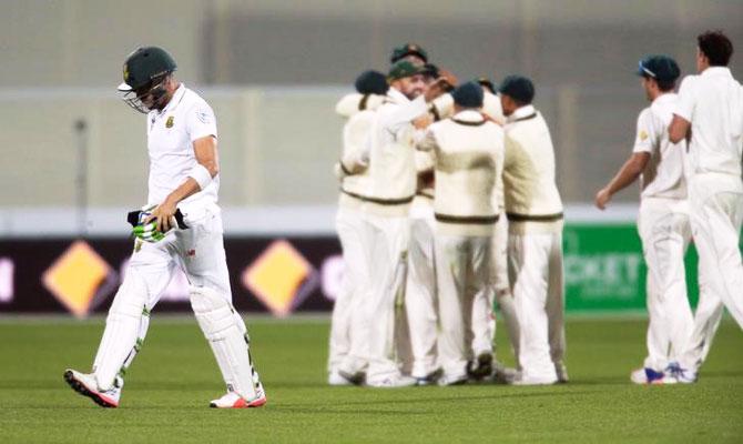 South African captain Faf du Plessis (left) walks off the field after being caught out by Australia's Peter Handscomb on the third day of the day-night Third Test match in Adelaide on Saturday