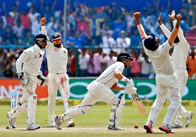 India wins the first Test in Kanpur after Trent Boult's dismissal