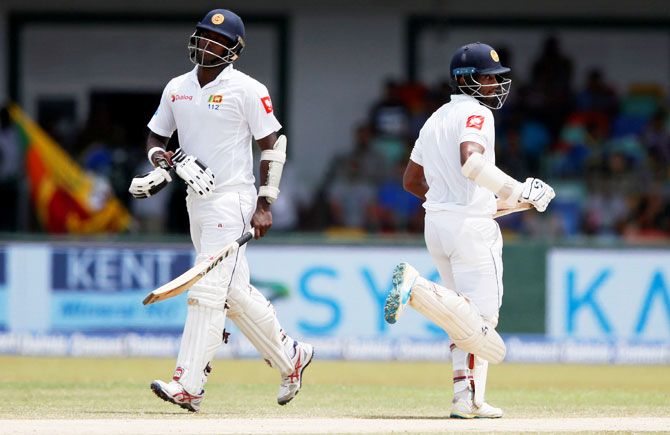 Sri Lanka's Dimuth Karunaratne and Angelo Mathews run between wickets