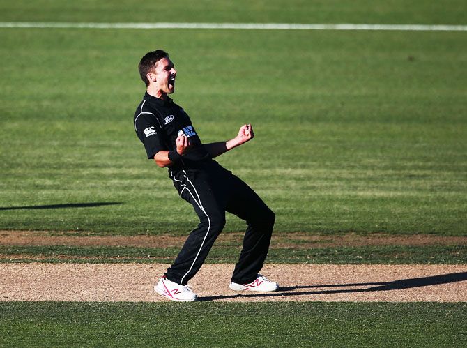 New Zealand's Trent Boult celebrates the last wicket of Australia's Josh Hazlewood to win game three