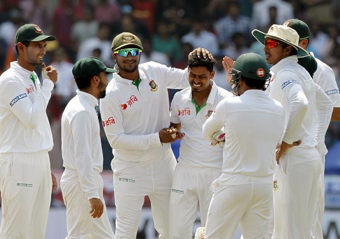 Taijul Islam celebrates with teammates after dismissing India captain Virat Kohli