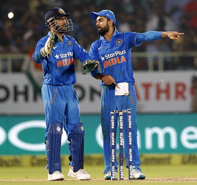 Mahendra Singh Dhoni, left, with Virat Kohli