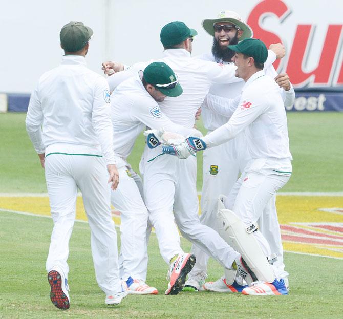 The South African team celebrate the great catch of captain Faf du Plessis to dismiss Sri Lanka's Angelo Mathews on Day 3 of the 3rd Test at Bidvest Wanderers Stadium in Johannesburg on Saturday