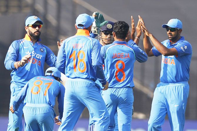  Team India celebrates the wicket of Sam Billings
