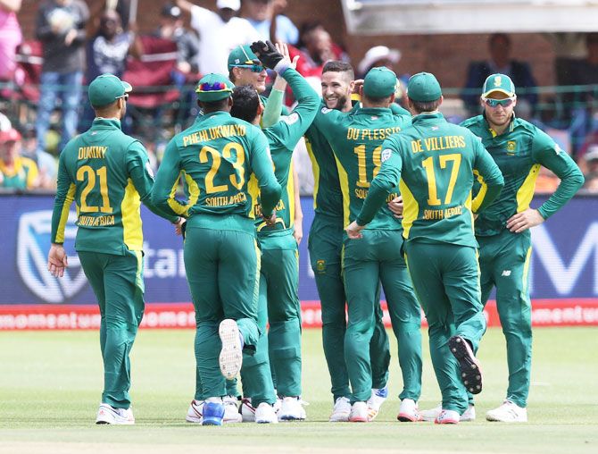 South Africa players congratulate teammate Wayne Parnell after he dismissed Sri Lanka's Niroshan Dickwella during the 1st One Day International at St Georges Park in Port Elizabeth, on Saturday