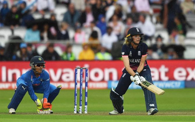 Sarah Taylor gets innovative during her handy innings of 45