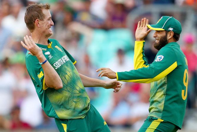 Chris Morris celebrates with Imran Tahir after the run out of Suranga Lakmal