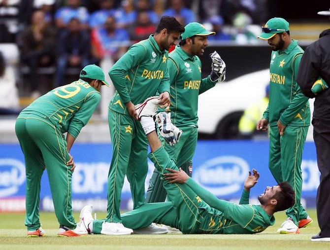 Pakistan's Mohammad Amir receives medical attention