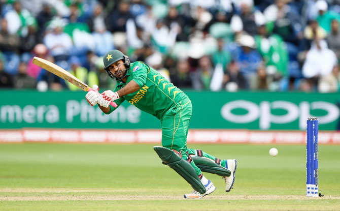 Pakistan captain Sarfraz suspended for controversial taunt