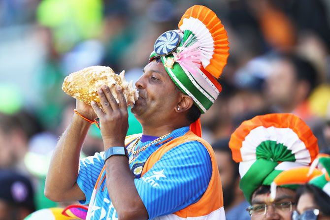 'Make some noise for the desi boys' seems like this fan's mantra for the evening