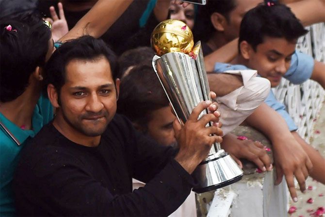 Sarfraz Ahmed shows off the Champions Trophy from the balcony of his home in Karachi on Tuesday