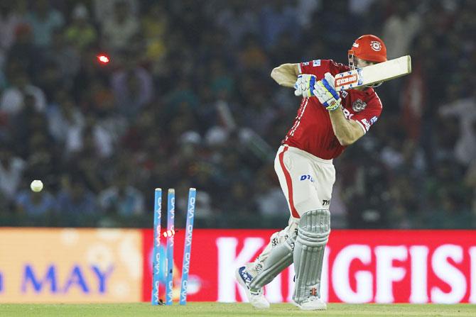 Shaun Marsh is bowled by Chris Woakes