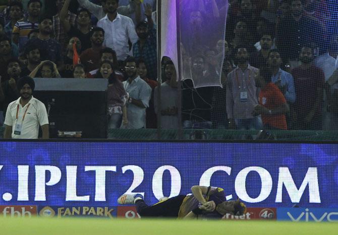 Chris Woakes completes a catch to dismiss Glenn Maxwell