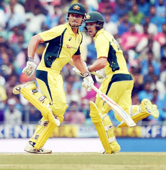 Travis Head and Marcus Stoinis run between the wickets