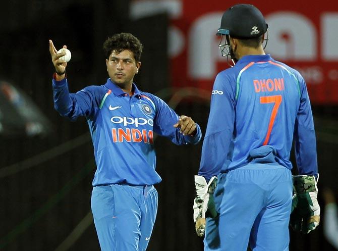 Kuldeep misses Dhoni behind the stumps